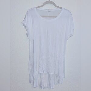 Adrienne t-shirt with slit in the back